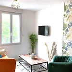 Le Tropic-elegant Lumineux Et *