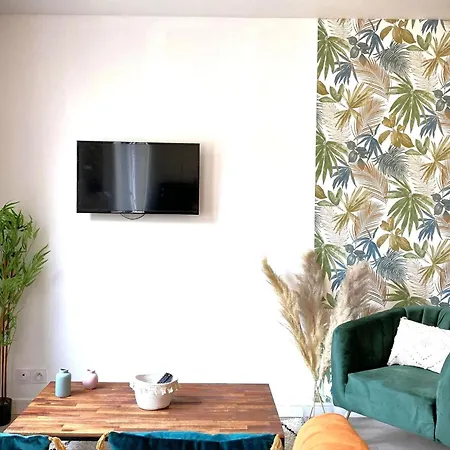 Le Tropic-elegant Lumineux Et *