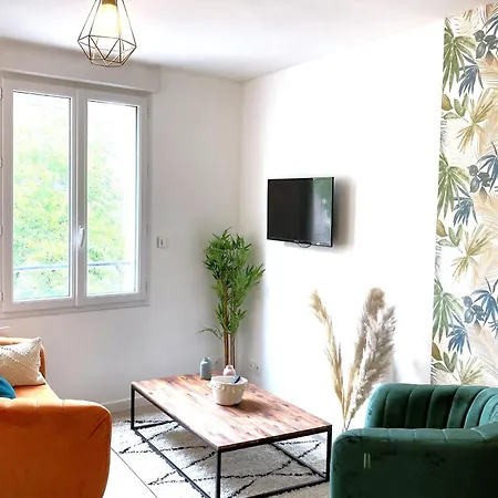 Le Tropic-elegant Lumineux Et *